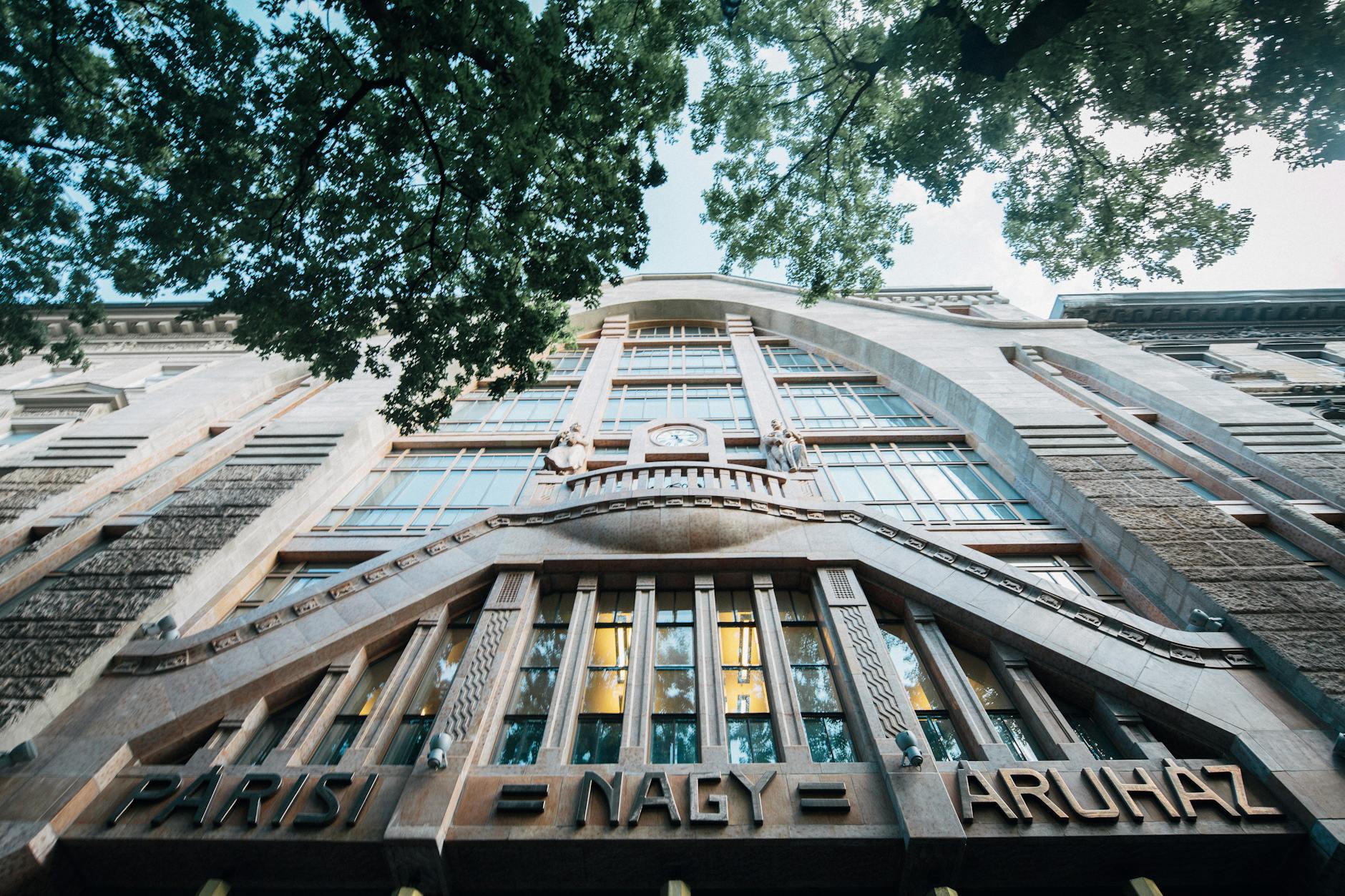 Kamienica Párizsi Nagyáruház w Budapeszcie w stylu secesyjnym